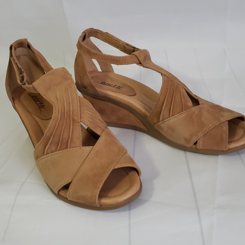 EARTH Curvet Bisque Shoes